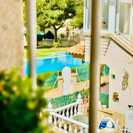 Апартаменты Casa Del Reina Торевьиа